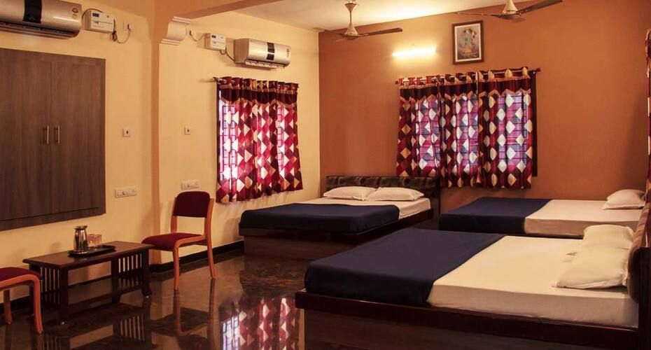 Hotel Sri Hayagriva Six Bedded Room